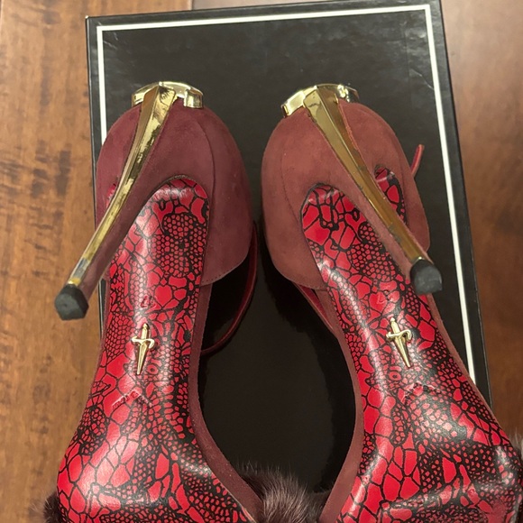Cesare Paciotti Burgundy Heels with Fur Detail - Picture 9 of 10